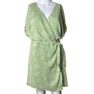 All In Favor Floral Mini Wrap Dress Green & White Size Medium